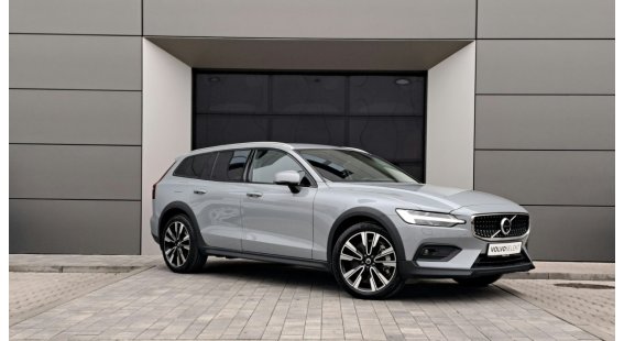 Volvo V60 CROSS COUNTRY B5  Plus AT8 AWD