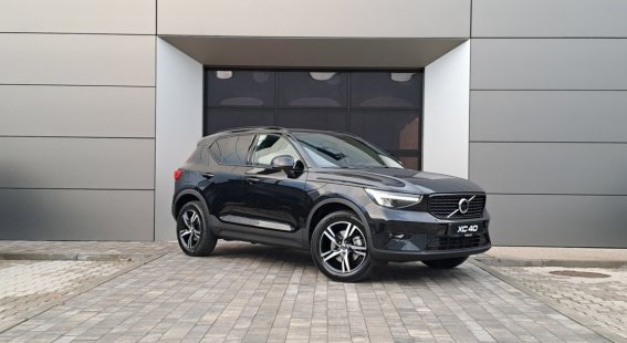 Volvo XC40 B3 PLUS Dark AT7 FWD