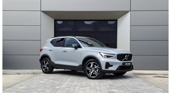 Volvo XC40 B3 PLUS Dark AT7 FWD