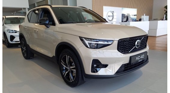 Volvo XC40 B4 PLUS Dark AT7 FWD