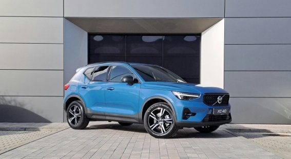 Volvo XC40 B4 PLUS Dark AT7 FWD